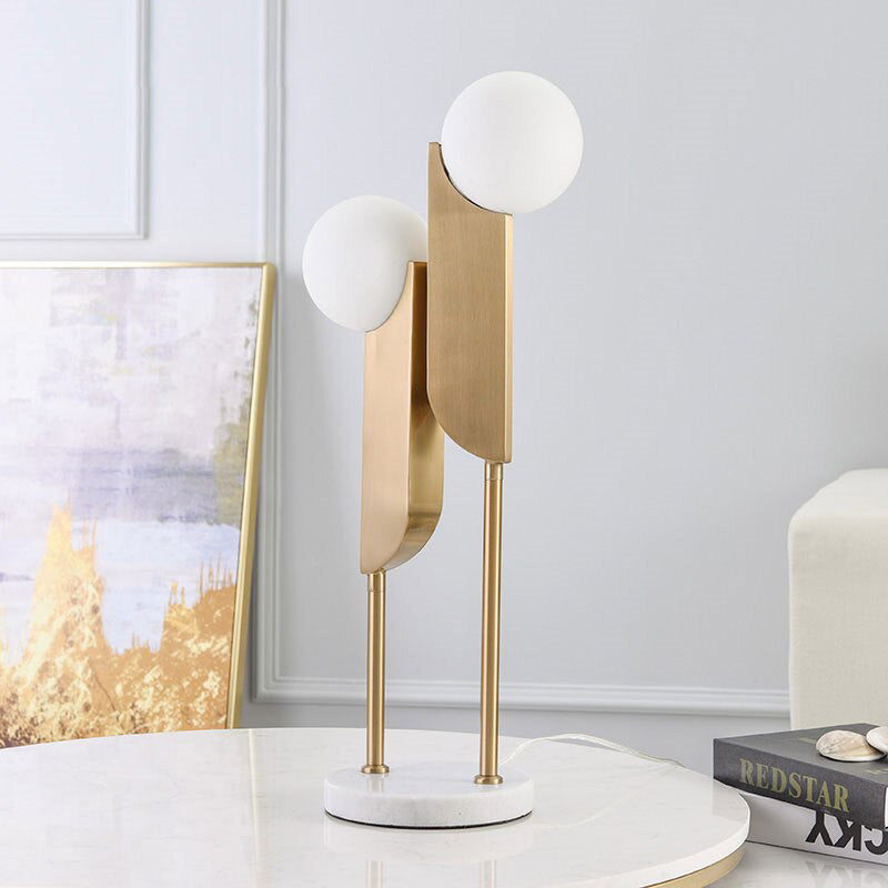 Lampe à poser design LED au style minimaliste Gracinda