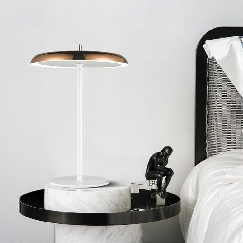 Lámpara de mesa design LED metal con pantalla ovalada Leyra