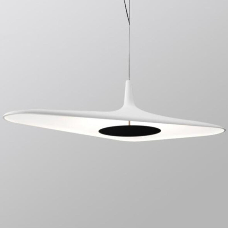 Suspension design et minimaliste avec forme asymétrique Poe