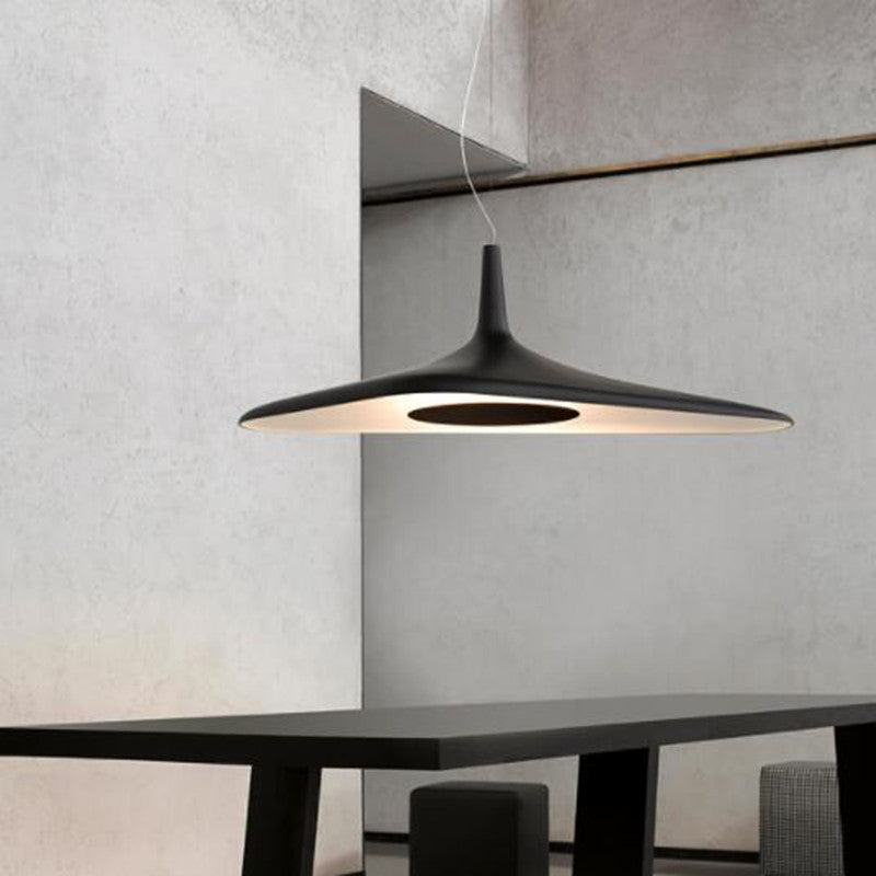 Lámpara de suspensión design y minimalista con forma asimétrica de Poe