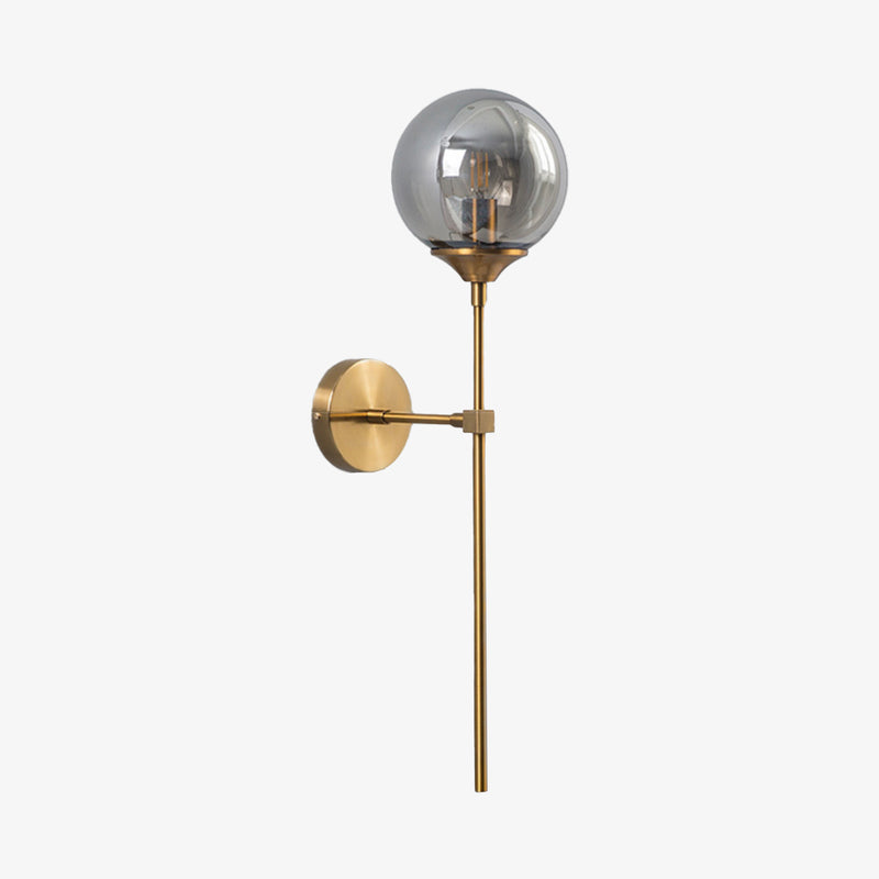Applique murale design à LED avec bras doré et boule en verre