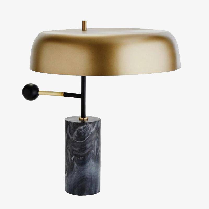 Lámpara de mesa design LED en mármol con pantalla dorada redondeada