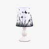 Lampe de chevet blanche avec abat-jour en tissu avec papillon et fleurs