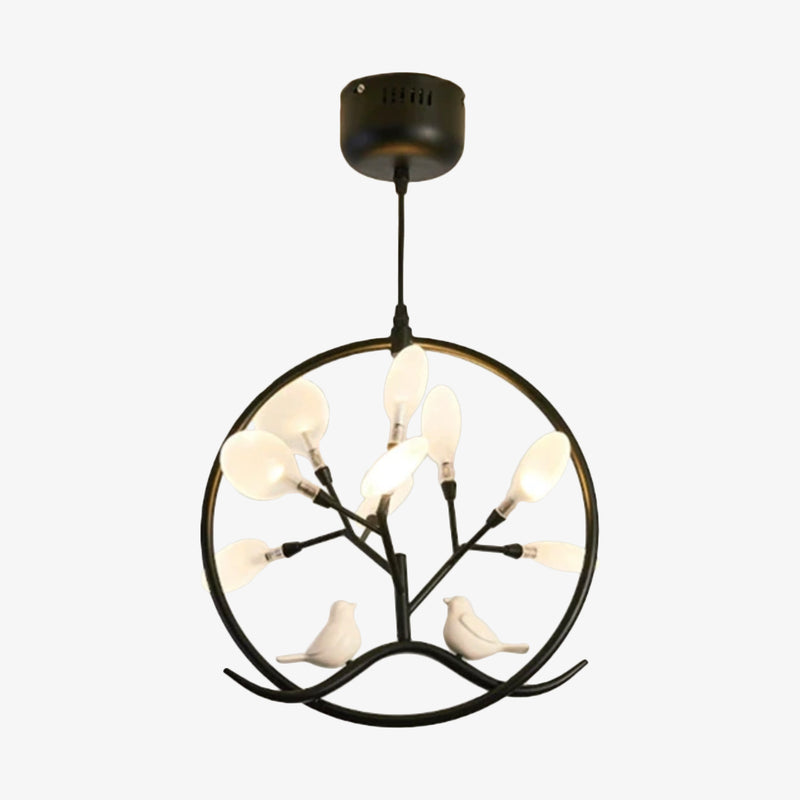 Moderna lámpara de araña con árbol y pájaros en aro de rima