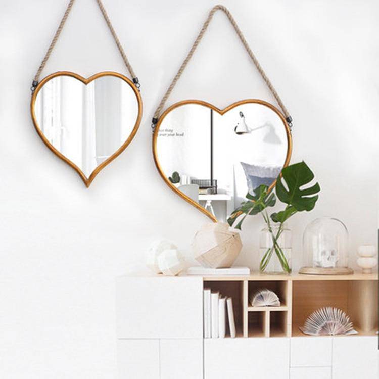 Miroir mural suspendu en forme de coeur Alloy