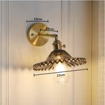 Applique murale dorée à LED et abat-jour en verre