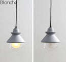 Suspension LED design triangle en métal et boule en verre