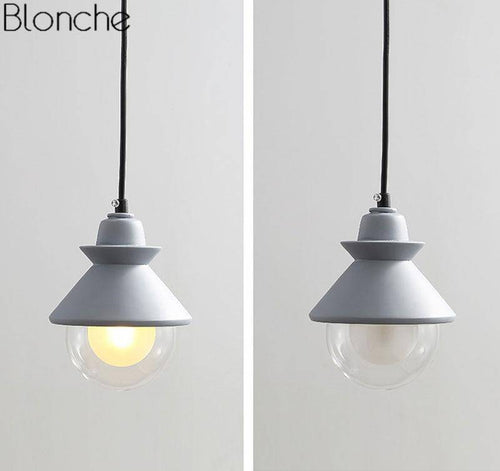 Suspension LED design triangle en métal et boule en verre