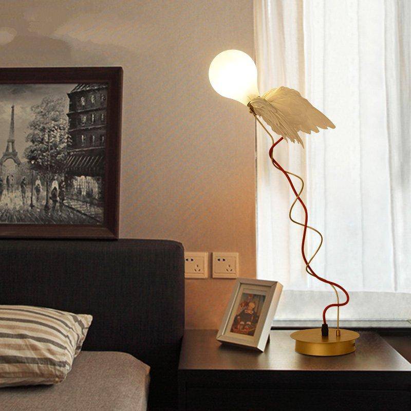 Scandinavian style small bird LED table lamp