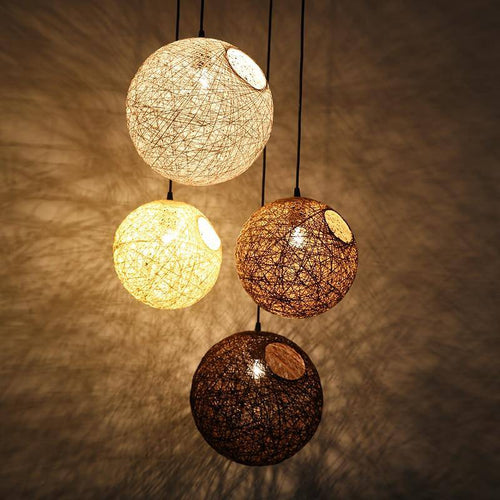 Suspension en boule de tissu de couleur Wicker