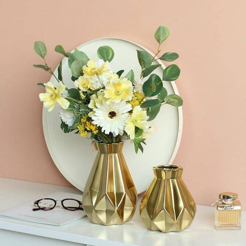 Design vase in gold-plated metal with geometric shapes Luxury