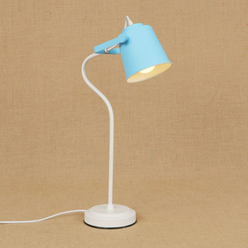 Lámpara LED industrial Mirtle con pantalla cilíndrica y ajustable