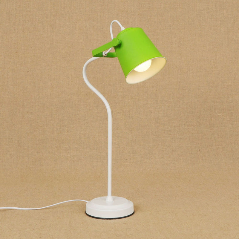 Lámpara LED industrial Mirtle con pantalla cilíndrica y ajustable