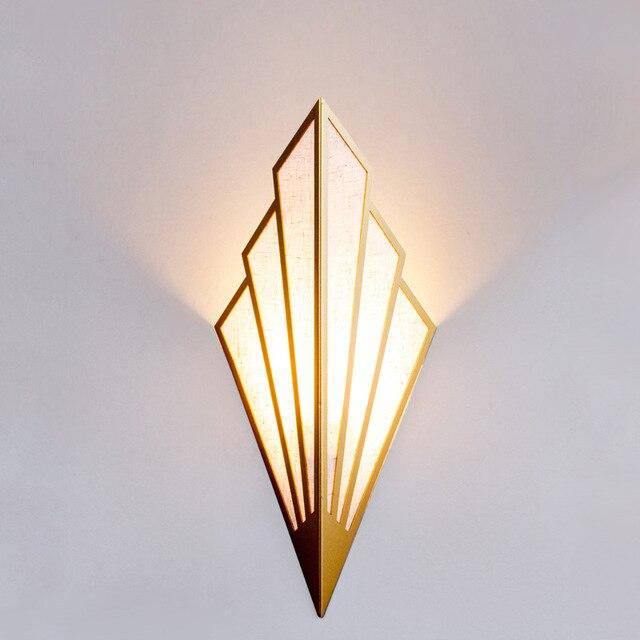 Aplique design LED metal forma triangular Bumbee