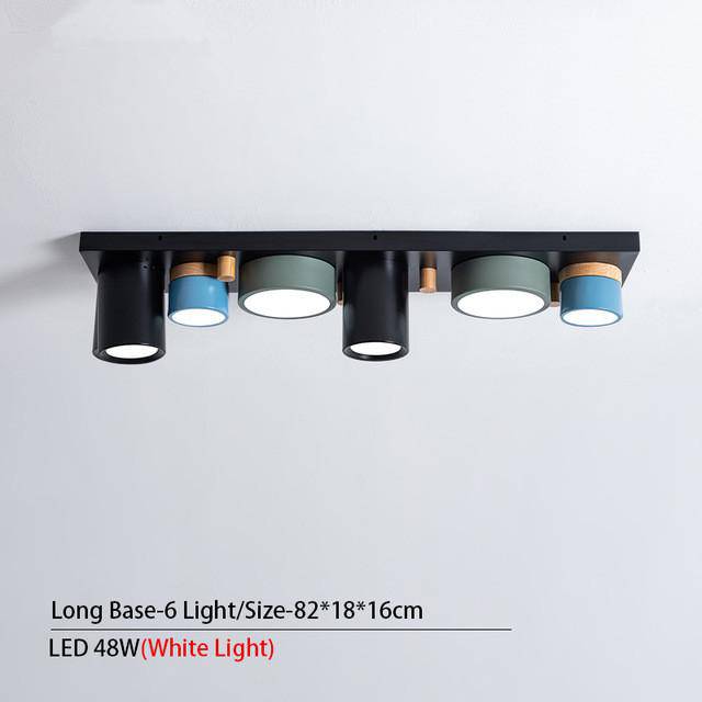 Plafonnier design avec plusieurs spots cylindriques colorés à LED