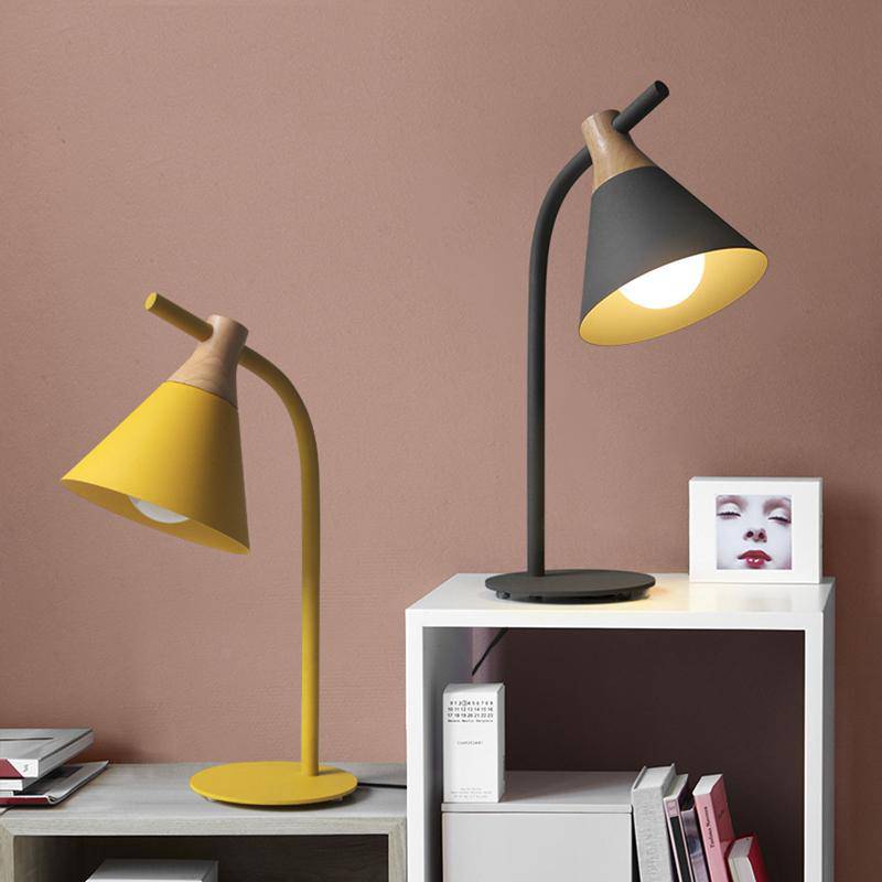 Lampe de bureau ou chevet à LED en bois et métal colorée