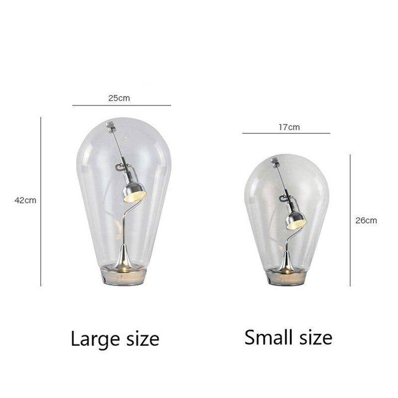 Lampe à poser design à LED chromé dans ampoule en verre