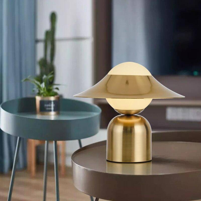 Lampe à poser design LED en métal doré arrondi Octavia