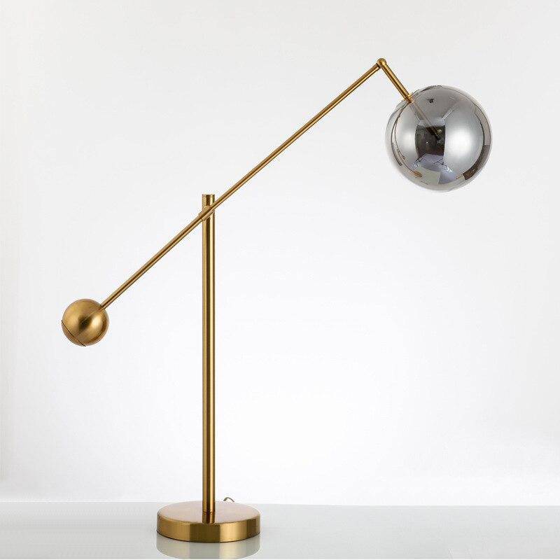 Lampe de bureau design ajustable doré Model - vue 5 sur 7