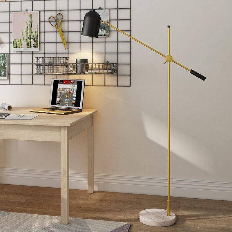 Lampadaire design LED doré avec abat-jour noir et socle en marbre - vue 4 sur 7