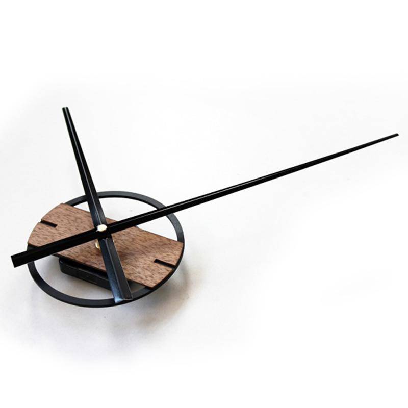Horloge murale avec aiguilles colorées et base en bois Pointer