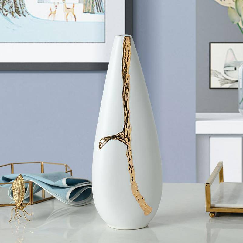 Vase design blanc au style abstrait doré Xuan - vue 4 sur 9