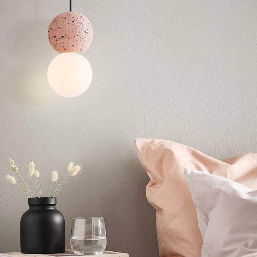 Suspension design en boule en ciment façon terrazzo LED - vue 6 sur 9