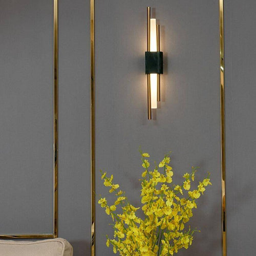 Lámpara de pared design LED en mármol con tubo dorado Sconce
