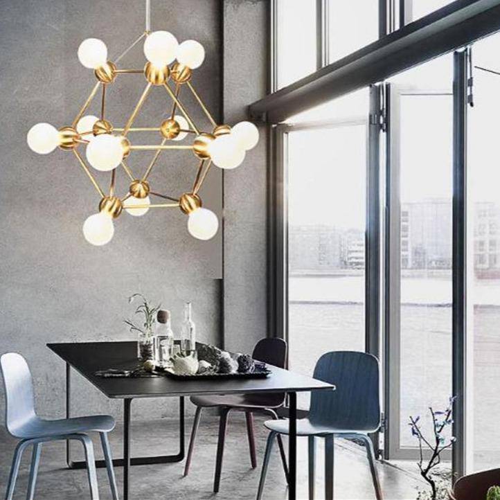 Lustre design géométrique avec plusieurs bras dorés et boules Molecule - vue 3 sur 8