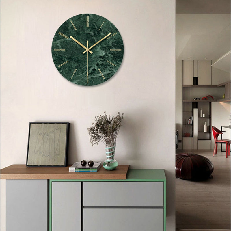 Horloge murale ronde design en verre style marbre vert et détails dorés 30cm