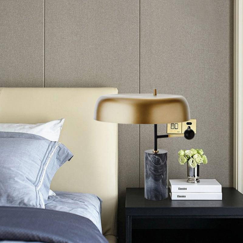 Lampe à poser design LED en marbre avec abat-jour arrondi doré - vue 3 sur 4