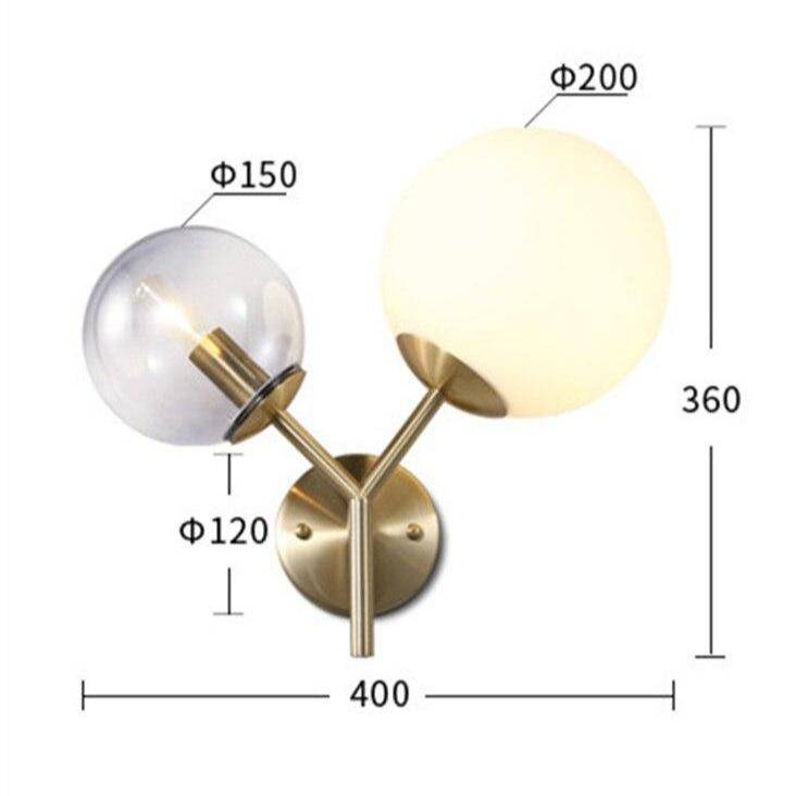 Applique murale design LED en métal doré avec deux boules en verre