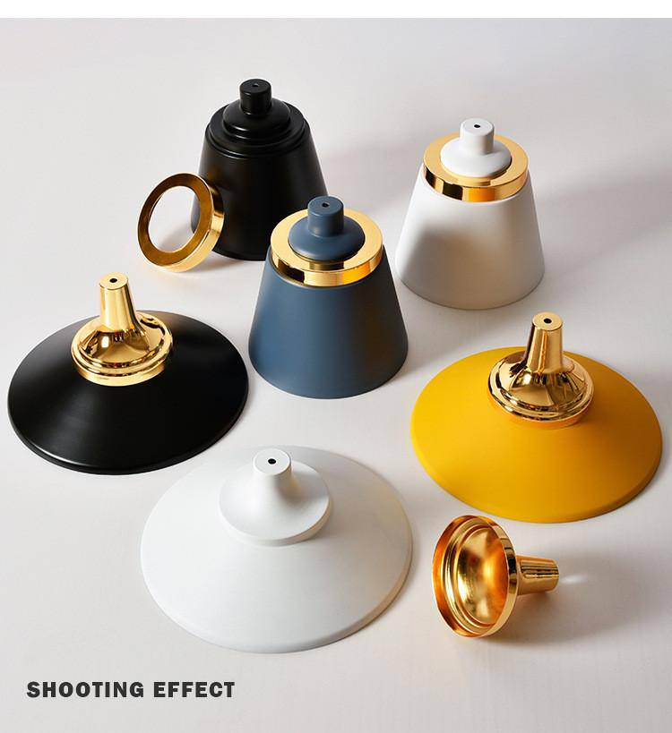 Suspension design style industrielle colorée avec support doré
