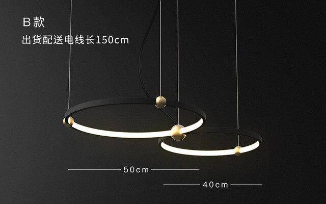 Lustre design à anneaux à LED et boules dorées
