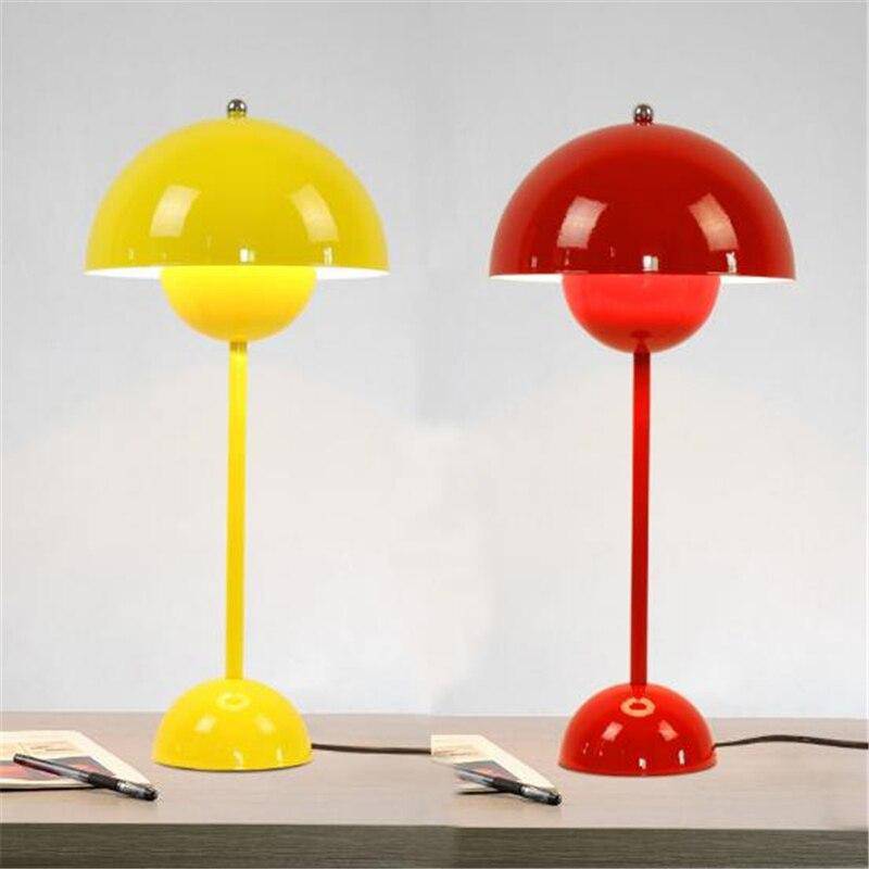 Modern LED desk lamp in coloured metal with lampshade