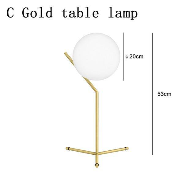 Lampe de chevet design dorée avec boule en verre Lampen