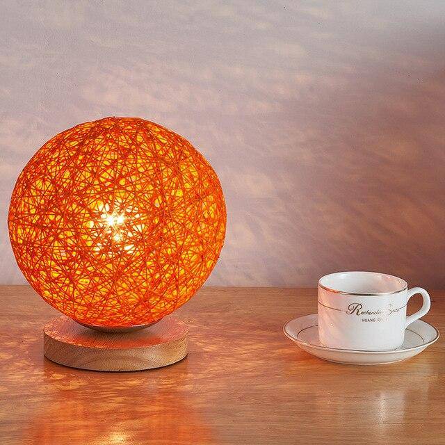 LED table lamp with wooden base and fabric ball in Wicker colour