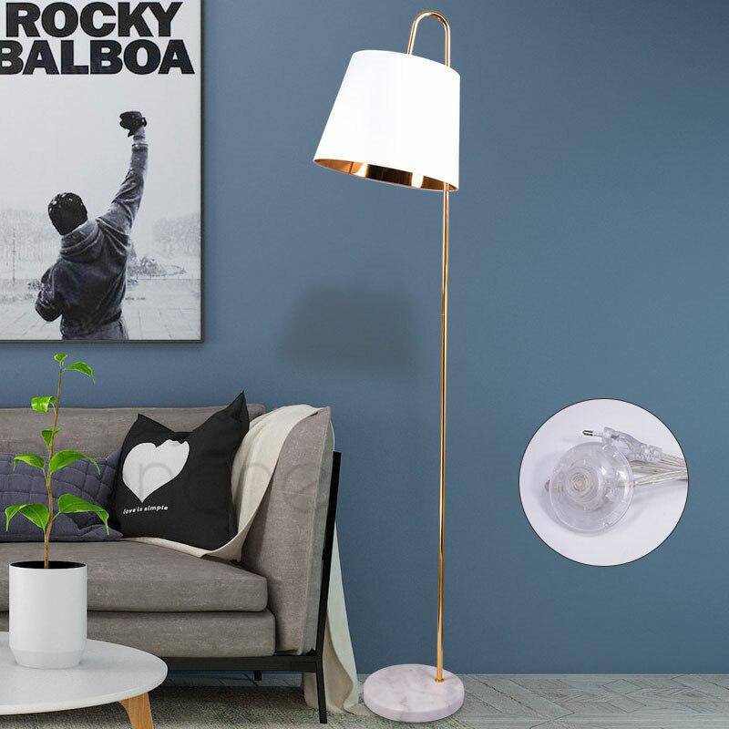 Lampadaire design LED en marbre avec abat-jour conique doré - vue 3 sur 4