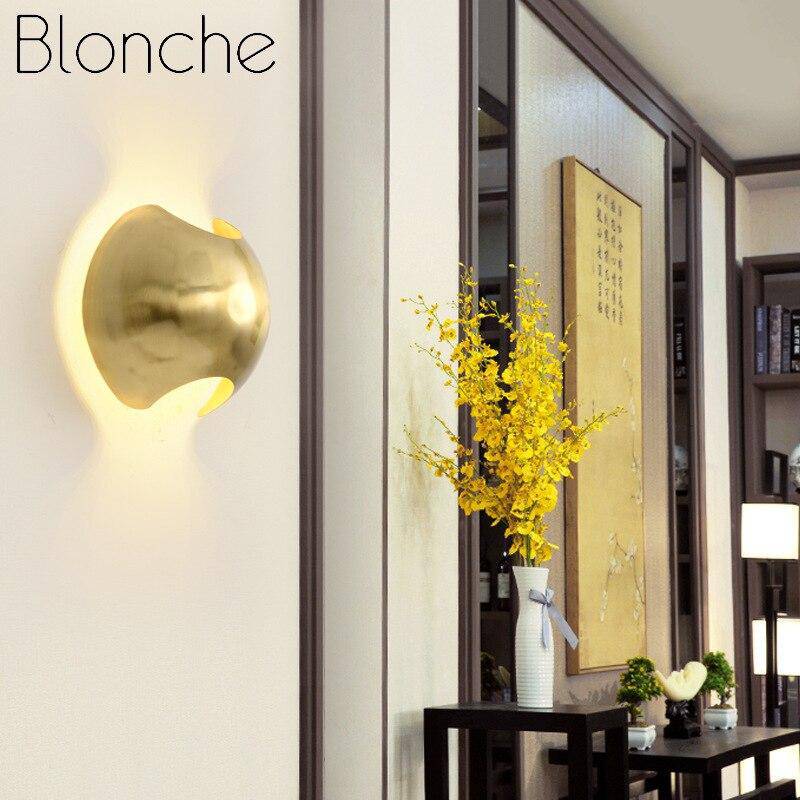 Aplique design LED redondeado en metal dorado Art