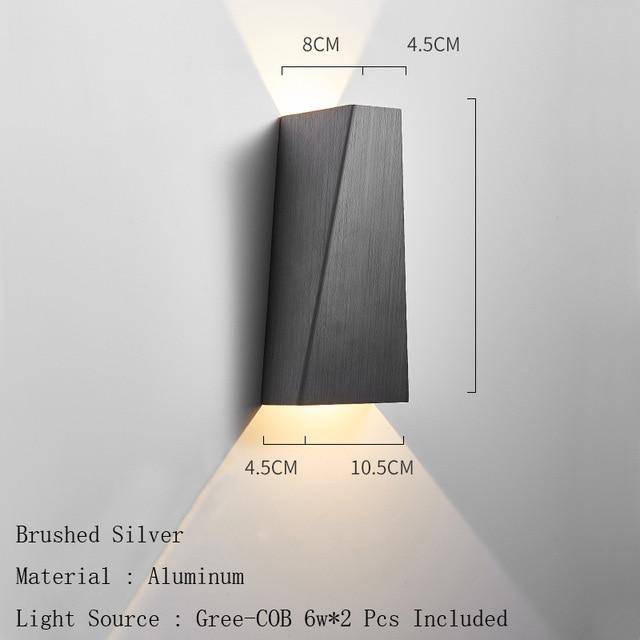Applique murale design à LED en métal brossé style géométrique