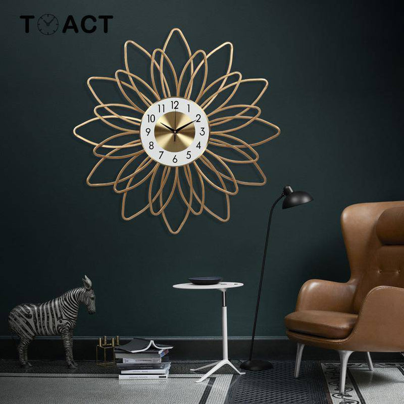 Horloge murale en forme de fleur en métal doré 54cm Extra