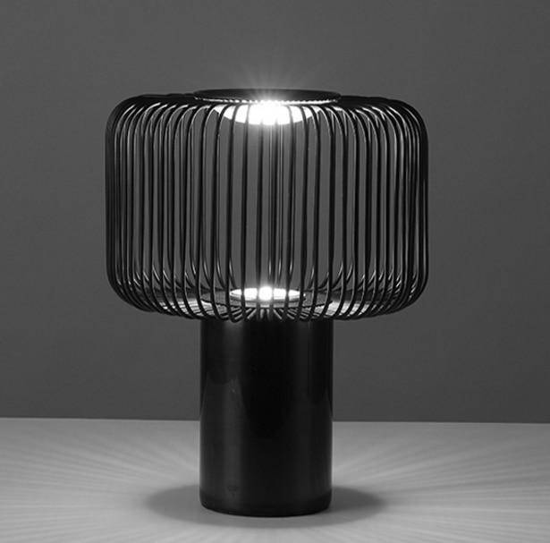 Lampe à poser design à LED avec abat-jour cage arrondie en métal noir - vue 13 sur 14