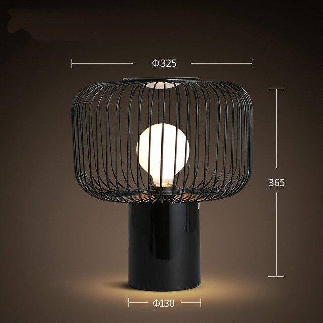 Lampe à poser design à LED avec abat-jour cage arrondie en métal noir