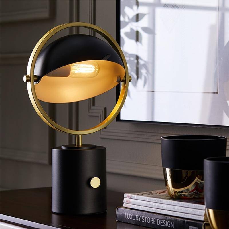 Lampe à poser design à LED en métal noir avec cercle doré Décor - vue 3 sur 6