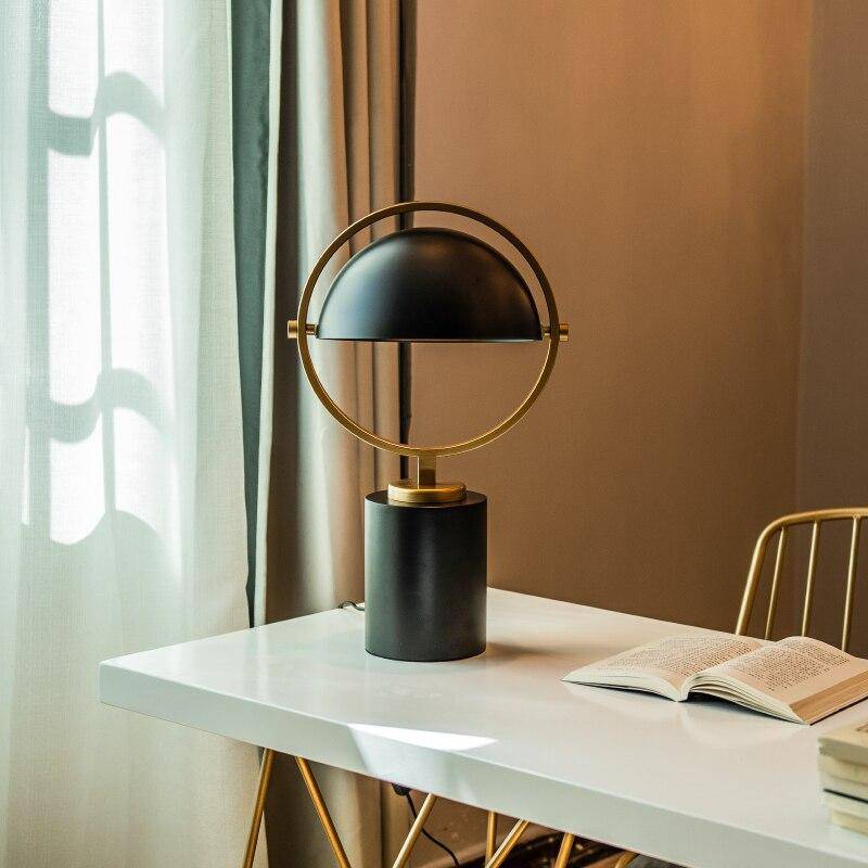 Design LED table lamp in black metal with gold circle Décor