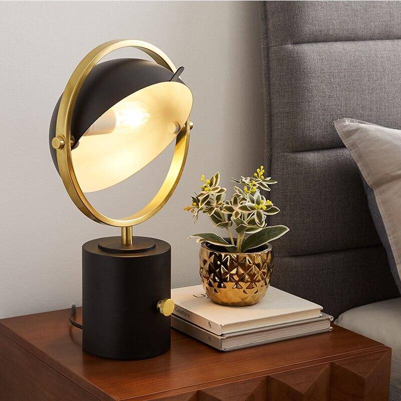 Design LED table lamp in black metal with gold circle Décor