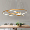Lustre design avec anneaux imbriquées suspendus à LED