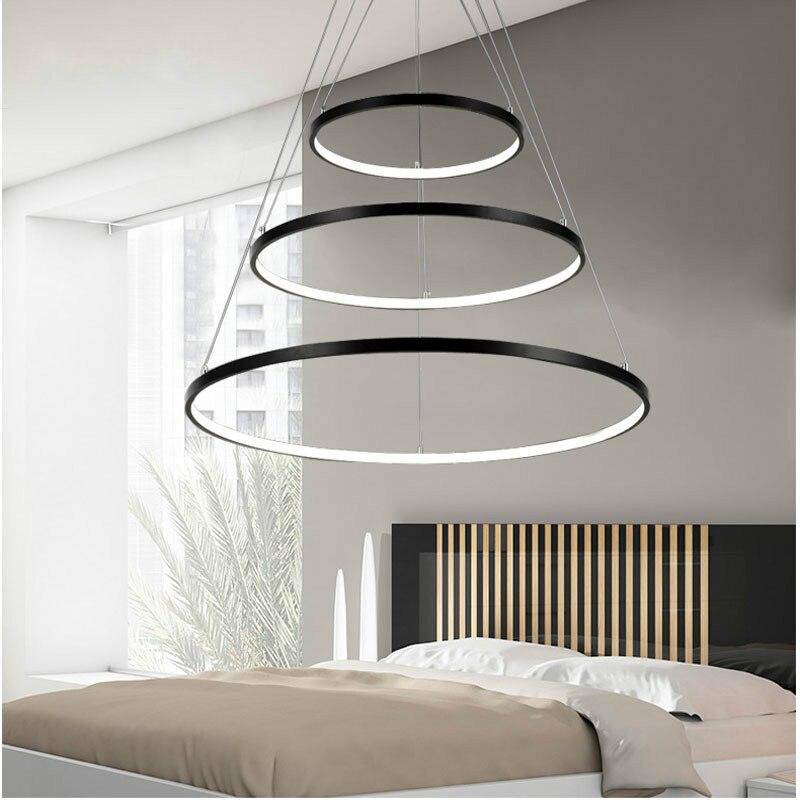 Lustre design avec anneaux imbriquées suspendus à LED