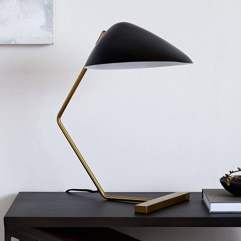 Lámpara de mesa design LED con acabado dorado Lujo