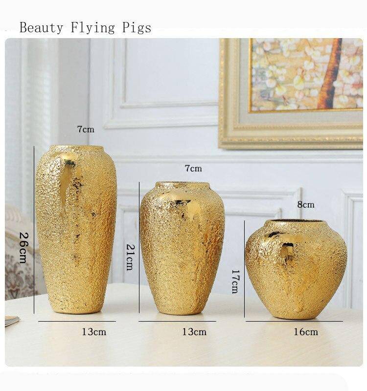 Vase design en céramique dorée style Luxury